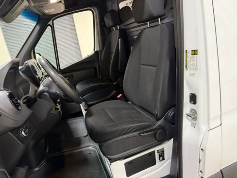 Used 2020 Mercedes-Benz Sprinter 2500 image 35