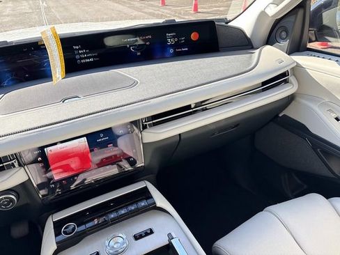 New 2025 Lincoln Navigator L Reserve AWD/4WD image 14