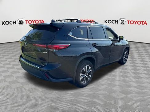 Used 2023 Toyota Highlander XLE AWD/4WD image 8