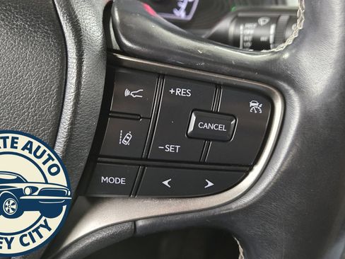 Used 2021 Lexus UX 200 image 12