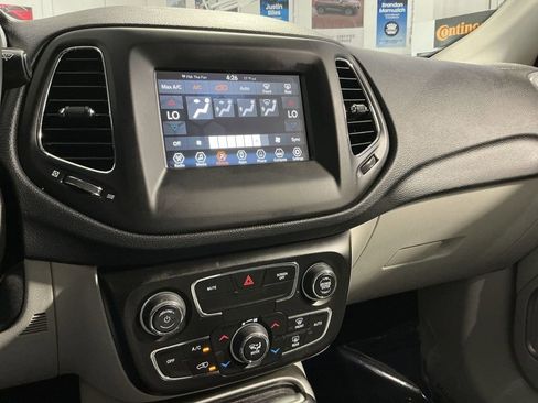 Used 2019 Jeep Compass Latitude image 21