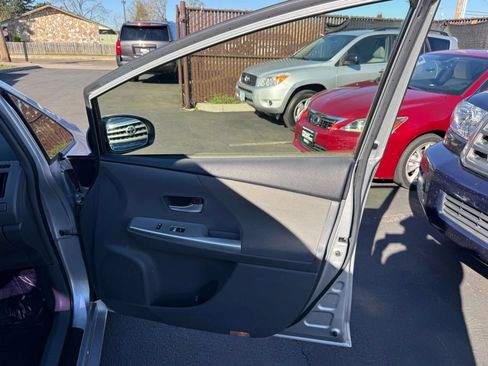 Used 2013 Toyota Prius V Two FWD image 13