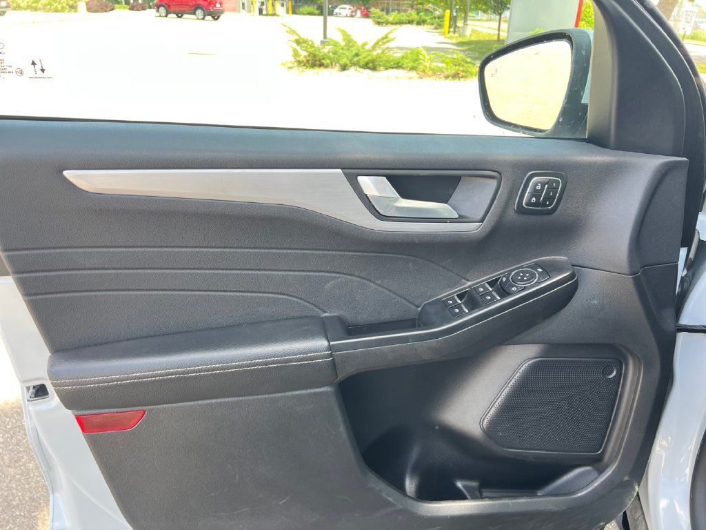 Used 2025 Ford Escape Platinum AWD/4WD image 15