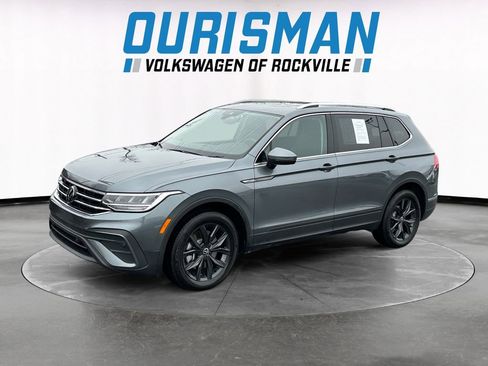 Used 2024 Volkswagen Tiguan SE image 2