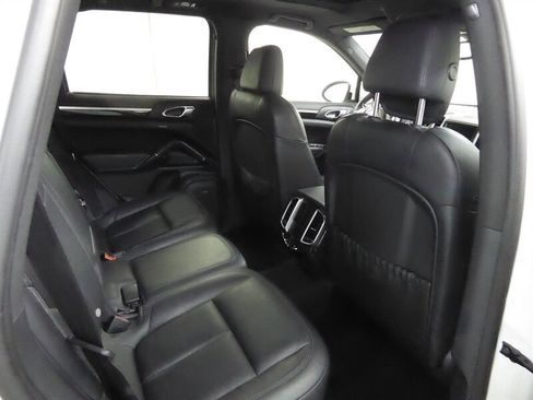 Used 2014 Porsche Cayenne image 30