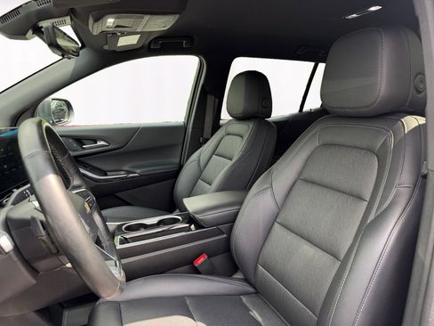 Used 2025 Chevrolet Equinox LT w/ Convenience Package II FWD image 9