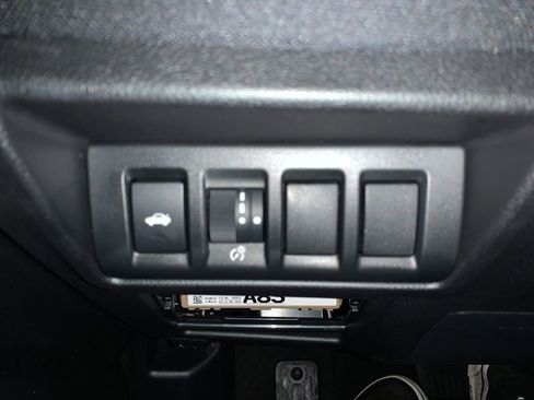 Used 2025 Subaru Legacy Premium AWD/4WD image 11