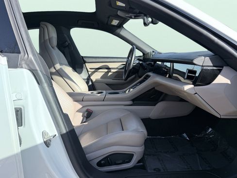 Used 2022 Porsche Taycan image 49