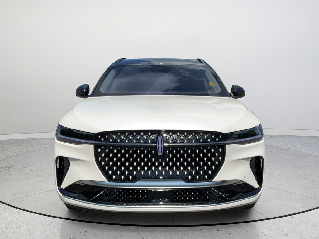Used 2025 Lincoln Nautilus Reserve AWD/4WD image 3