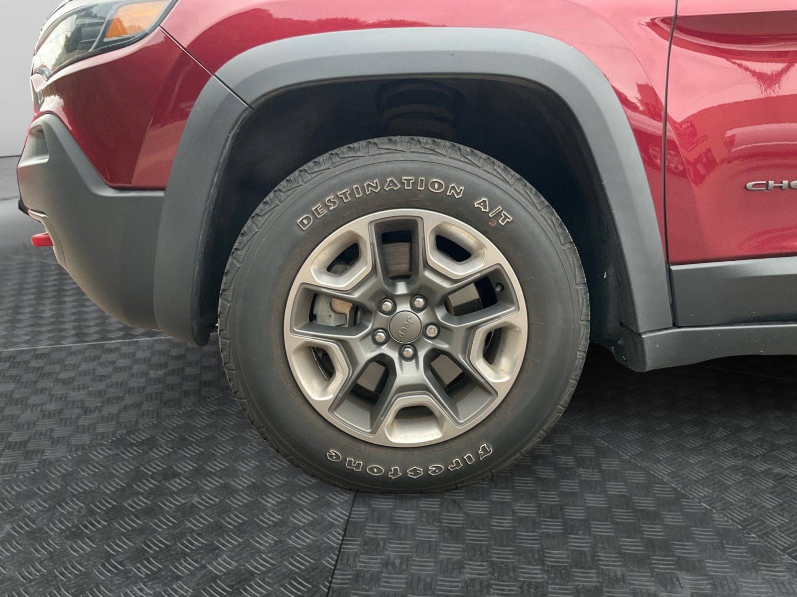 Used 2019 Jeep Cherokee Trailhawk AWD/4WD image 16