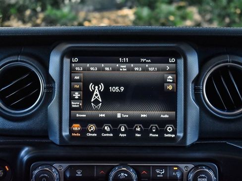 Used 2022 Jeep Wrangler Unlimited Sahara image 13