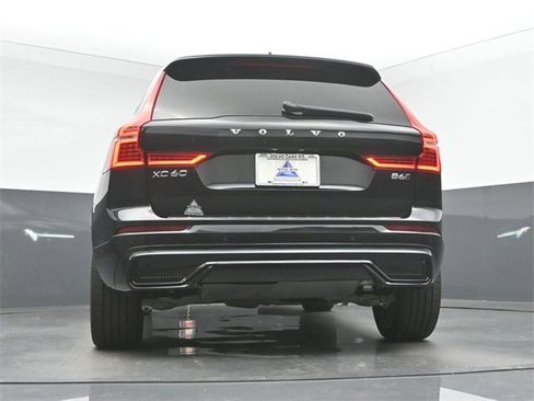 Used 2023 Volvo XC60 B6 Ultimate w/ Protection Package Premier image 43