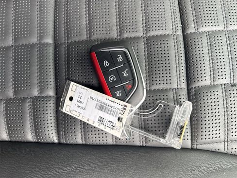 Used 2023 Cadillac Escalade ESV V image 37