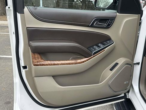 Used 2020 Chevrolet Suburban Premier w/ Premier 6.2L Value Package image 15