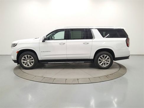 Used 2023 Chevrolet Suburban Premier image 4