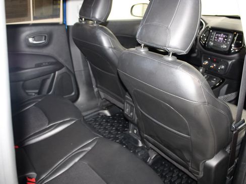 Used 2018 Jeep Compass Latitude FWD image 30