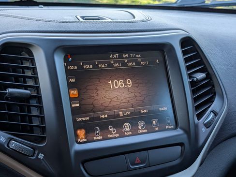 Used 2015 Jeep Cherokee Latitude image 18