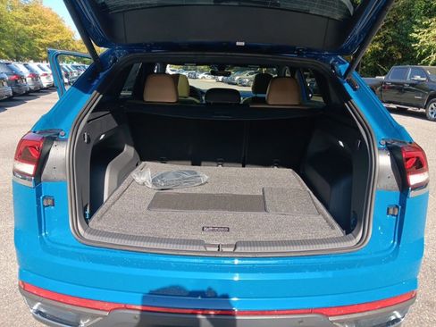 Used 2025 Volkswagen Atlas Cross Sport SE w/ Panoramic Sunroof Package image 23