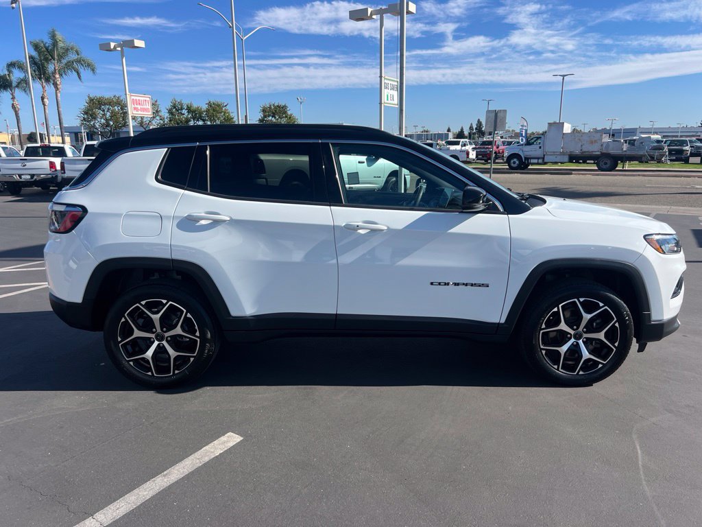 Used 2025 Jeep Compass Limited AWD/4WD image 7