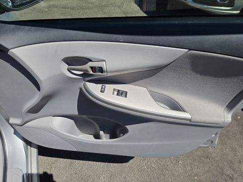 Used 2013 Toyota Corolla LE FWD image 14