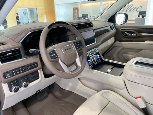 Used 2024 GMC Yukon XL Denali w/ Advanced Technology Package image 13