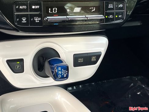 Certified 2016 Toyota Prius Three w/ Advanced Technology Package FWD image 28