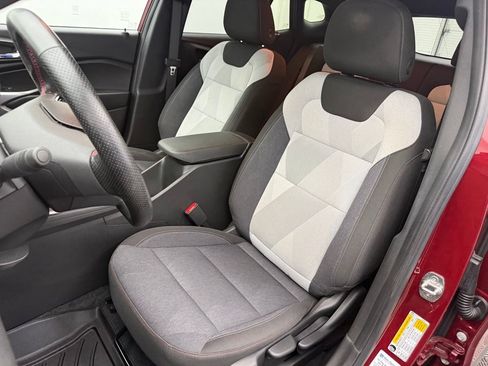 Used 2024 Chevrolet Trax RS FWD image 23