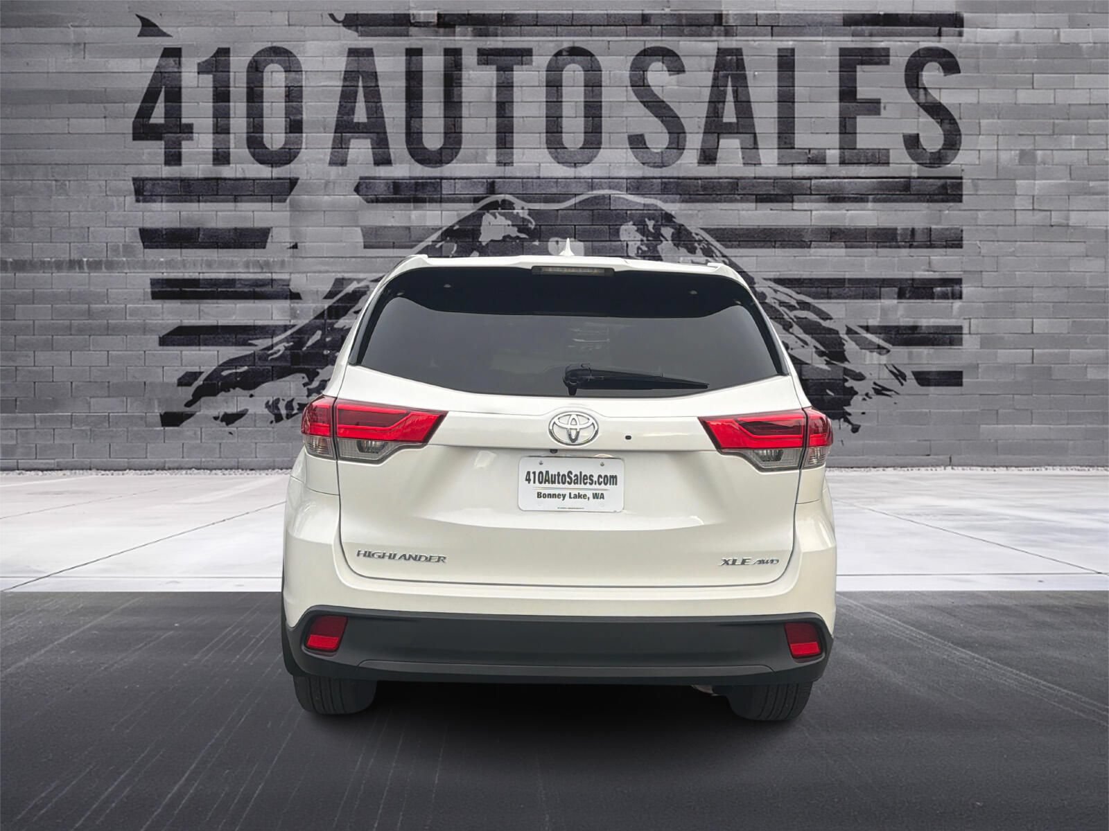 Used 2018 Toyota Highlander XLE AWD/4WD image 4