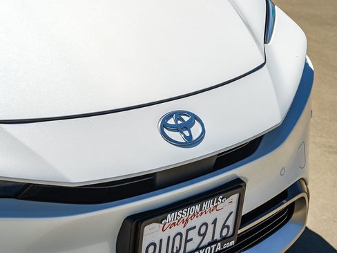 Used 2025 Toyota Prius Plug-In Hybrid FWD image 10