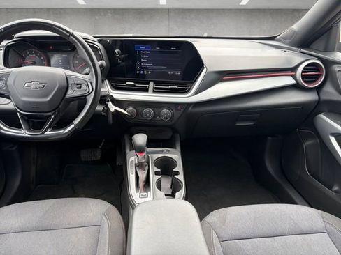 Used 2024 Chevrolet Trax RS image 3