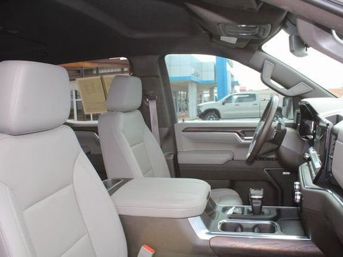 Used 2023 GMC Sierra 1500 SLT image 16