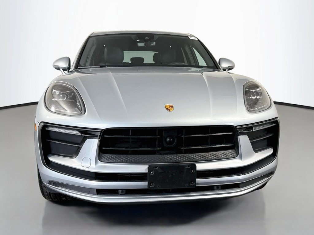 Used 2023 Porsche Macan AWD/4WD image 2
