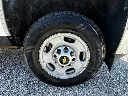 Used 2018 Chevrolet Silverado 2500 W/T RWD image 46