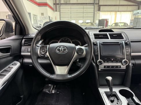 Used 2014 Toyota Camry SE w/ Moonroof Package FWD image 17