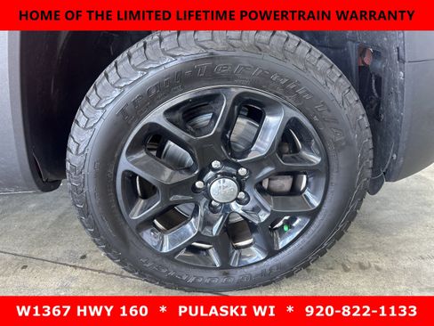 Used 2017 Jeep Renegade Latitude w/ Cold Weather Group AWD/4WD image 2