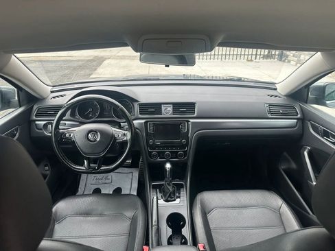 Used 2017 Volkswagen Passat 1.8T R-Line FWD image 19