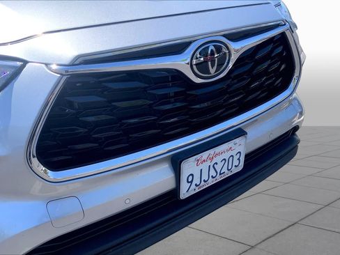 Used 2023 Toyota Highlander Limited FWD image 29