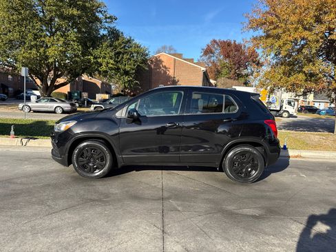 Used 2017 Chevrolet Trax LS image 3