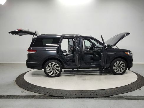 Used 2023 Lincoln Navigator Reserve AWD/4WD image 16
