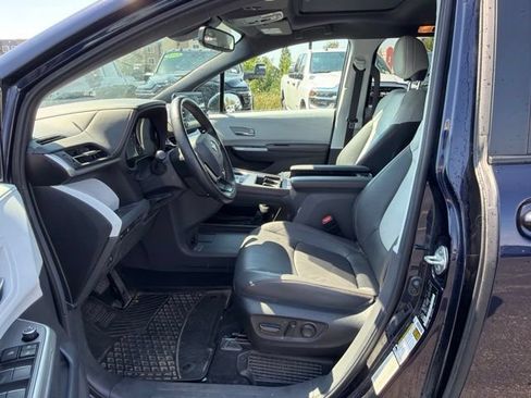 Used 2024 Toyota Sienna XSE FWD image 10