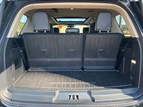 Used 2023 Ford Expedition XLT image 17