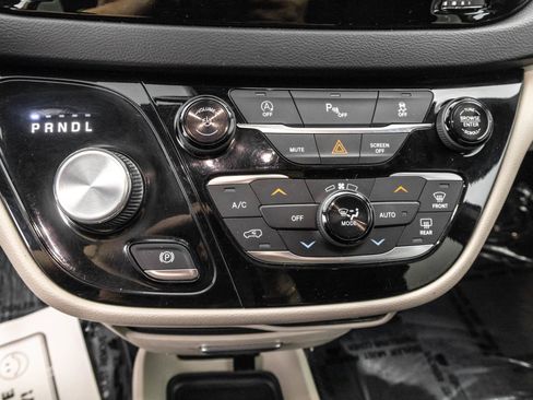 Used 2019 Chrysler Pacifica Touring Plus w/ Tire & Wheel Group image 27