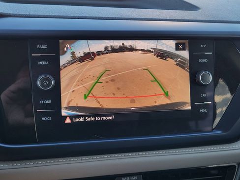 Used 2024 Volkswagen Taos SE image 18