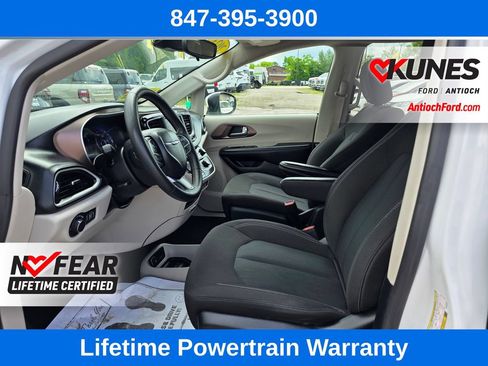 Used 2023 Chrysler Voyager LX FWD image 19