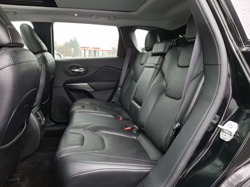 Used 2019 Jeep Cherokee Limited w/ Technology Group image 10