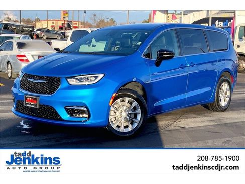 New 2026 Chrysler Pacifica Select image 1