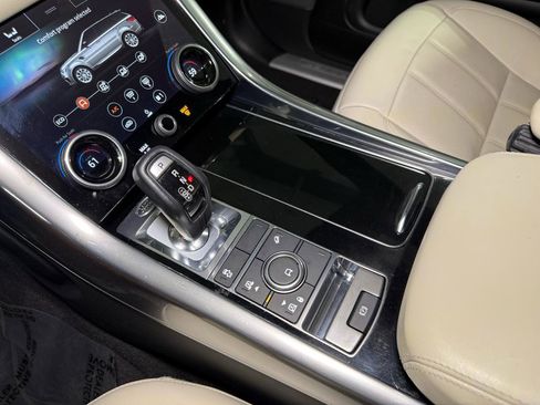 Used 2020 Land Rover Range Rover Sport HSE image 18