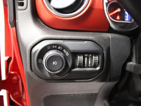 Used 2021 Jeep Wrangler Unlimited Rubicon w/ Cold Weather Group AWD/4WD image 38