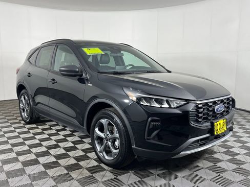 Used 2025 Ford Escape ST-Line image 3