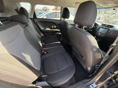 Used 2018 Kia Soul + FWD image 25